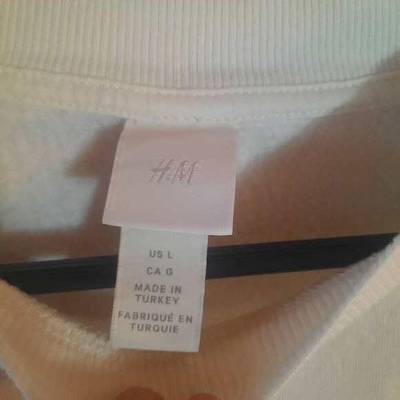 H&M Soft Cream Basic Essential Crewneck Sweatshirt Size Large - Picture 2 of 3